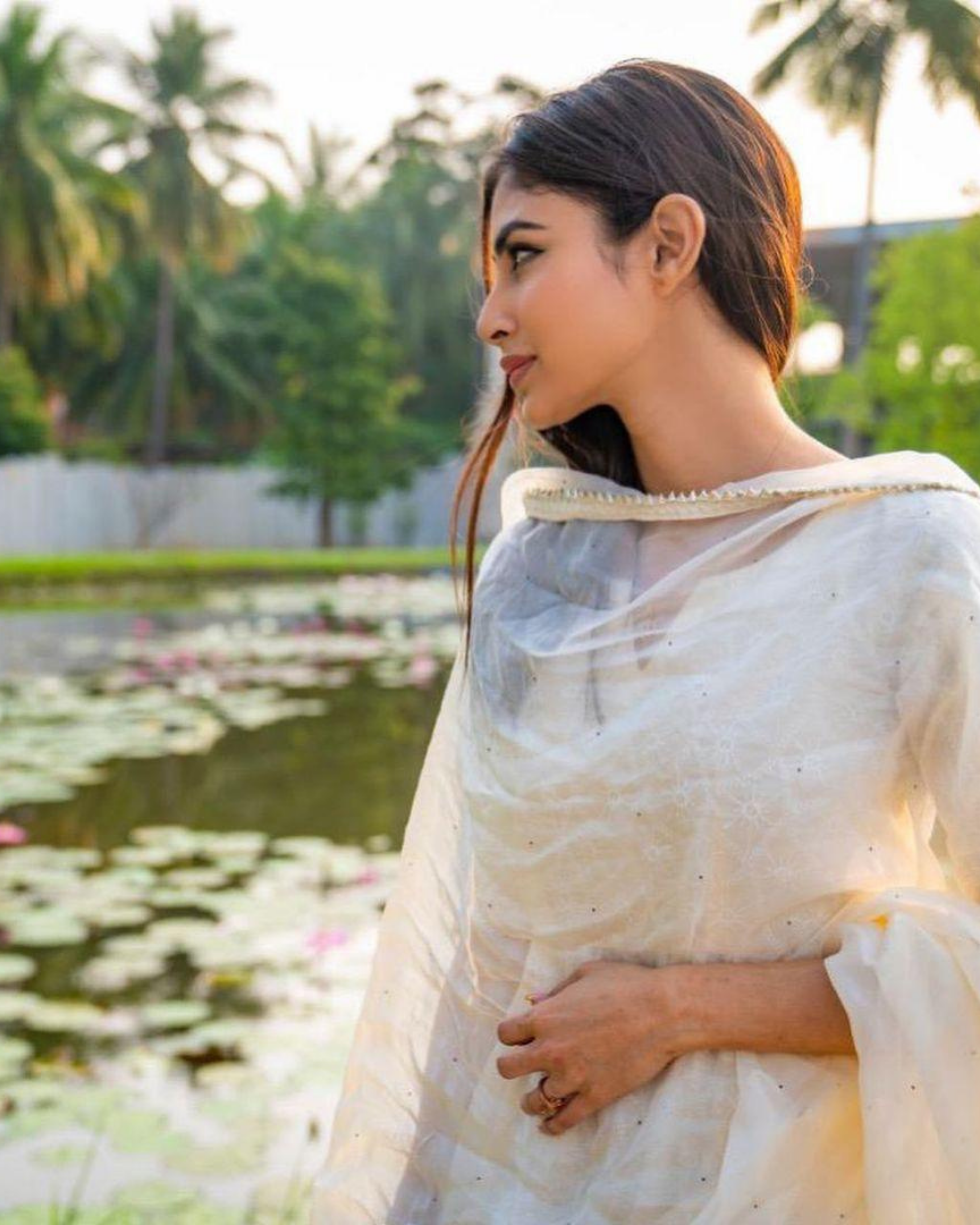 Elegant Off-White Kalidaar Cotton Kurta With Embroidery