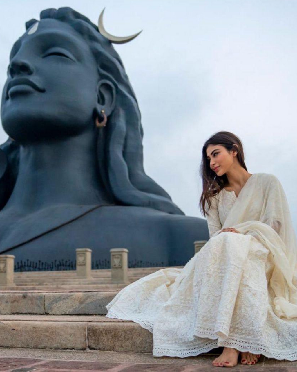 Elegant Off-White Kalidaar Cotton Kurta With Embroidery