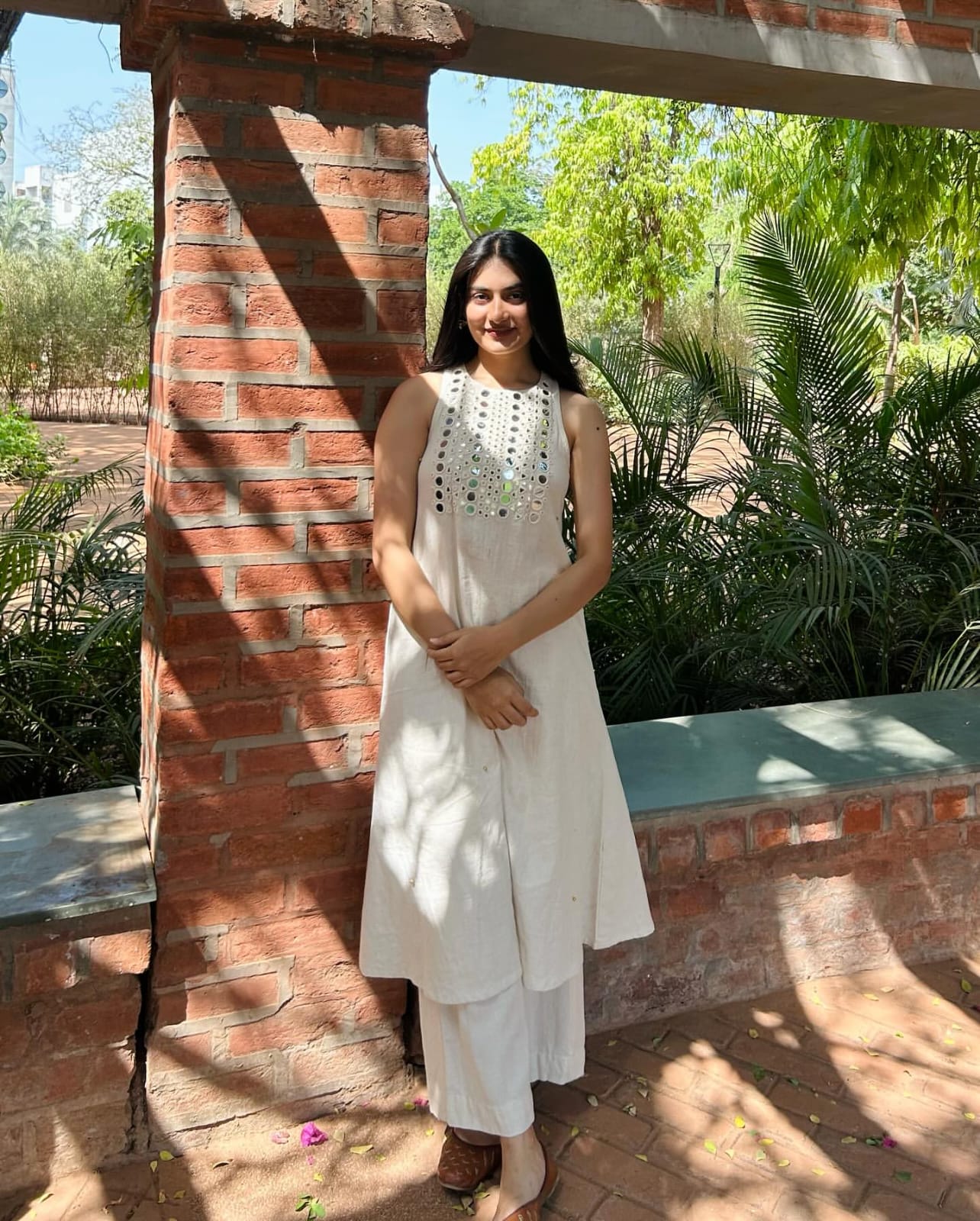 Off-White Sleeveless Abhla Bharat Kurti