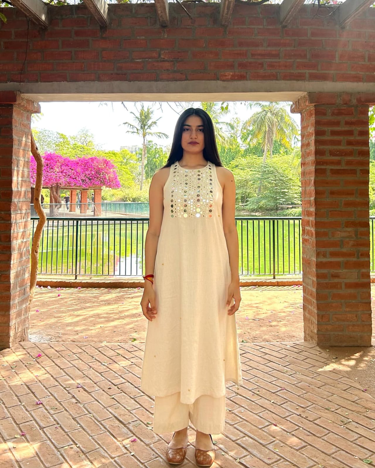 Off-White Sleeveless Abhla Bharat Kurti