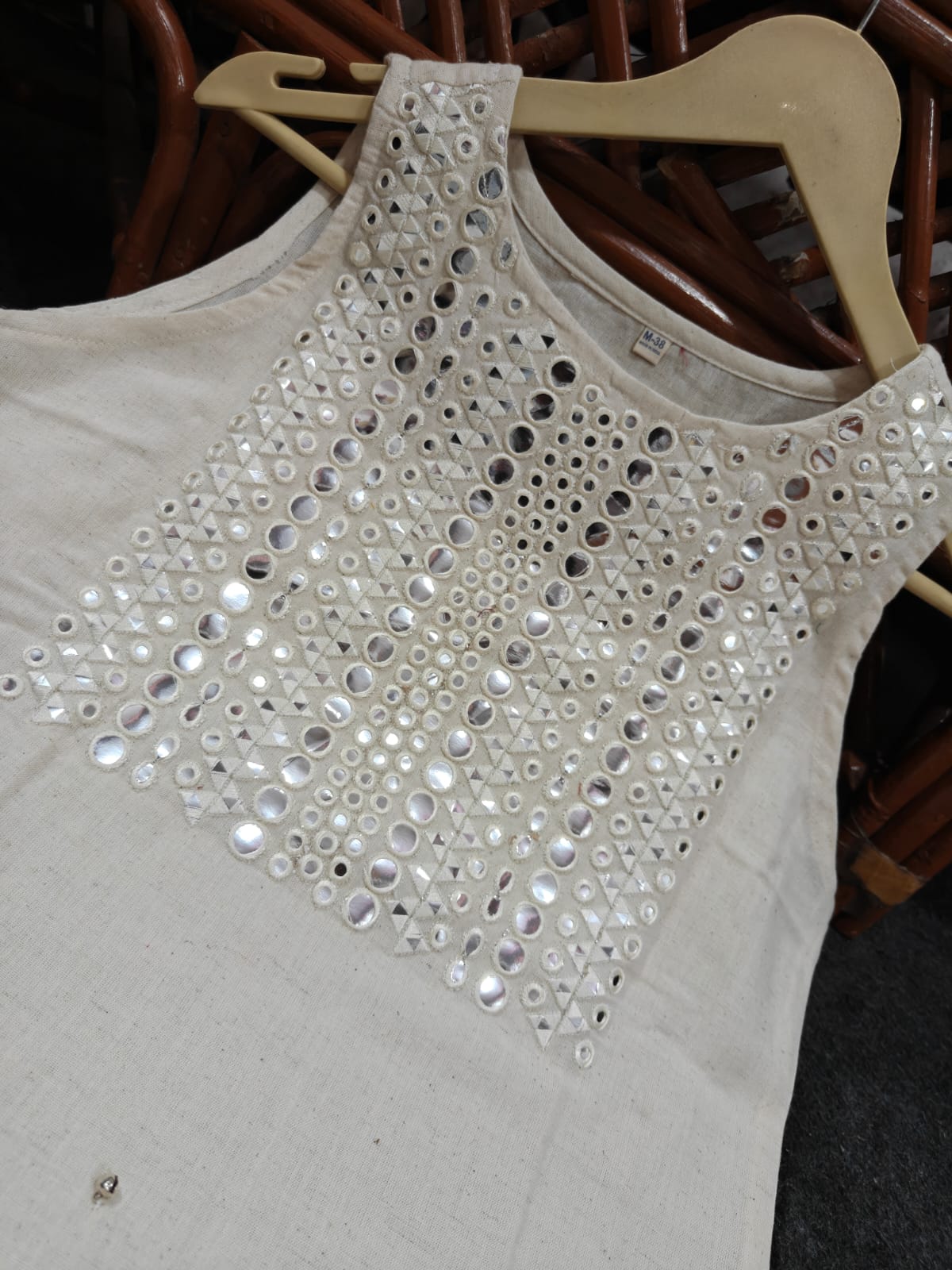 Off-White Sleeveless Abhla Bharat Kurti