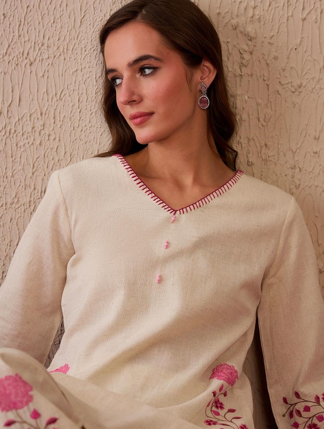 Cream Kurta Set with Pink Side Embroidery