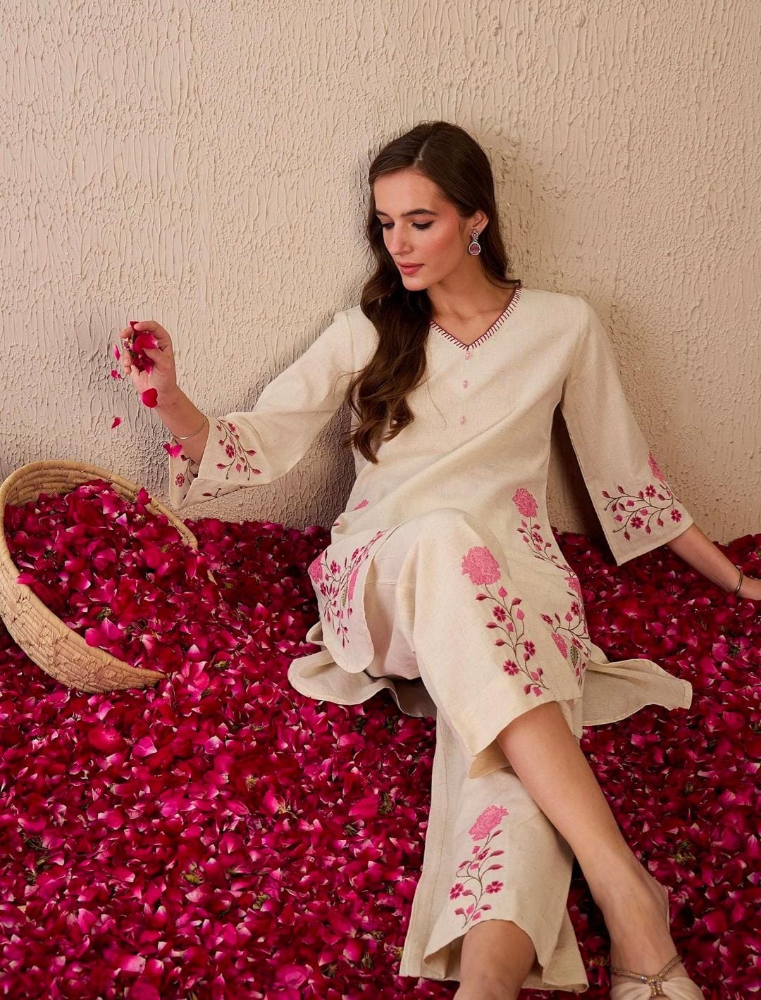 Cream Kurta Set with Pink Side Embroidery