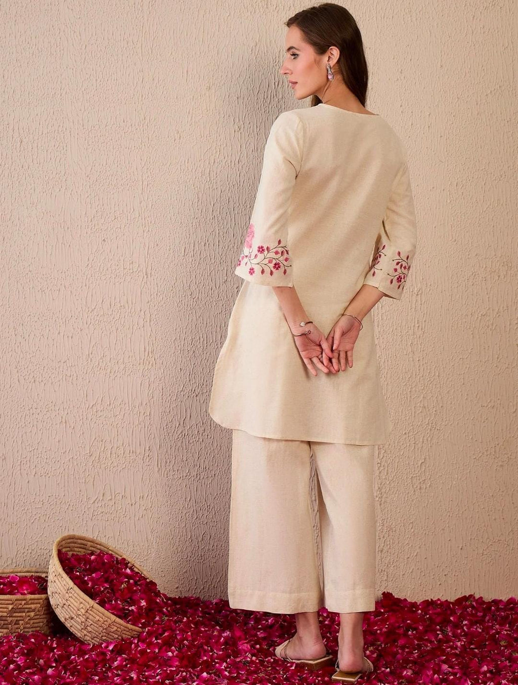 Cream Kurta Set with Pink Side Embroidery