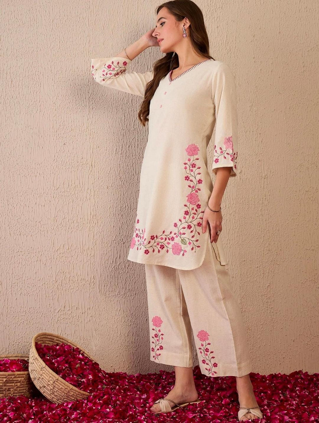Cream Kurta Set with Pink Side Embroidery