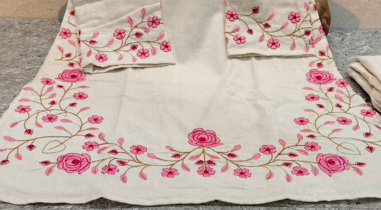 Cream Kurta Set with Pink Side Embroidery