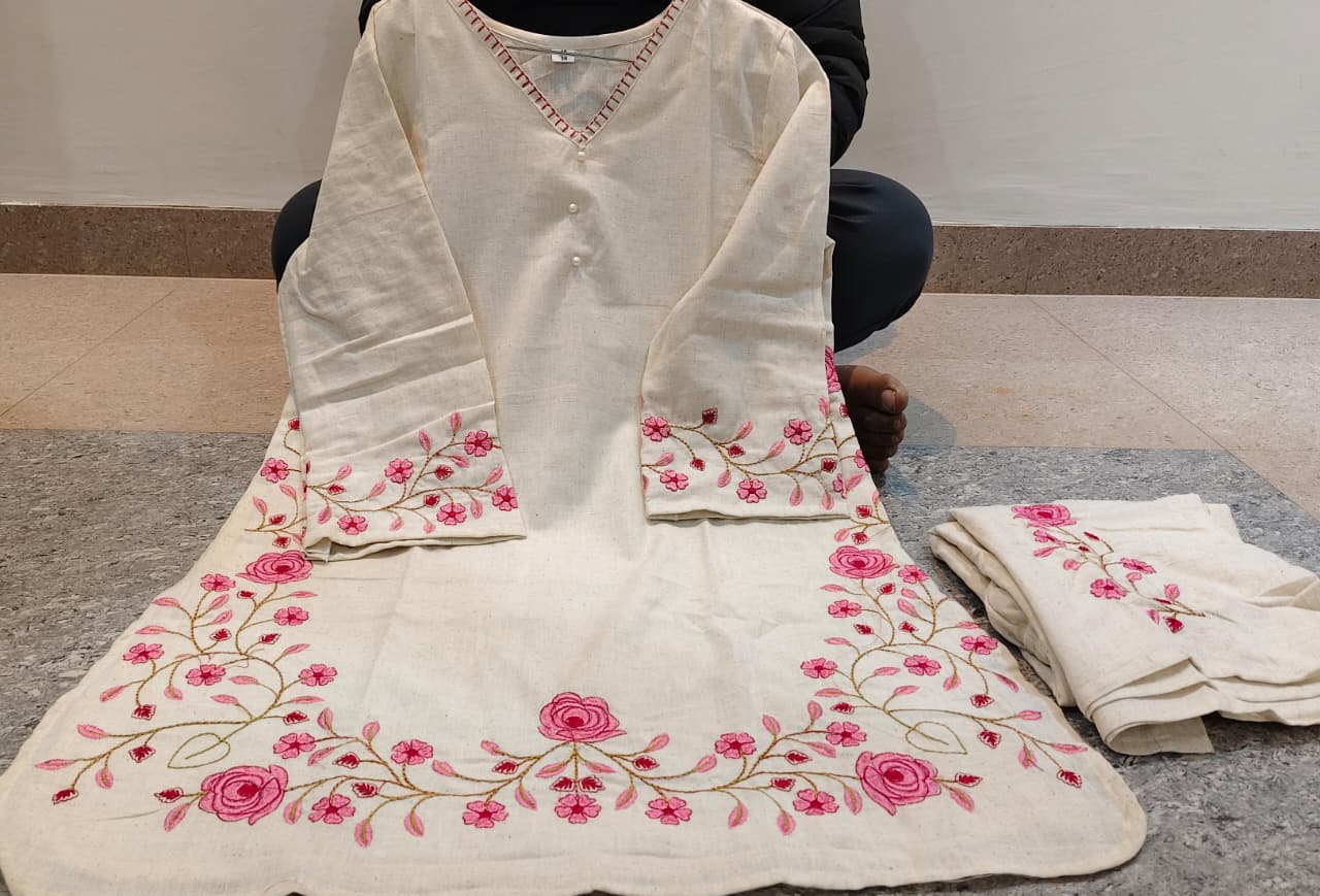 Cream Kurta Set with Pink Side Embroidery
