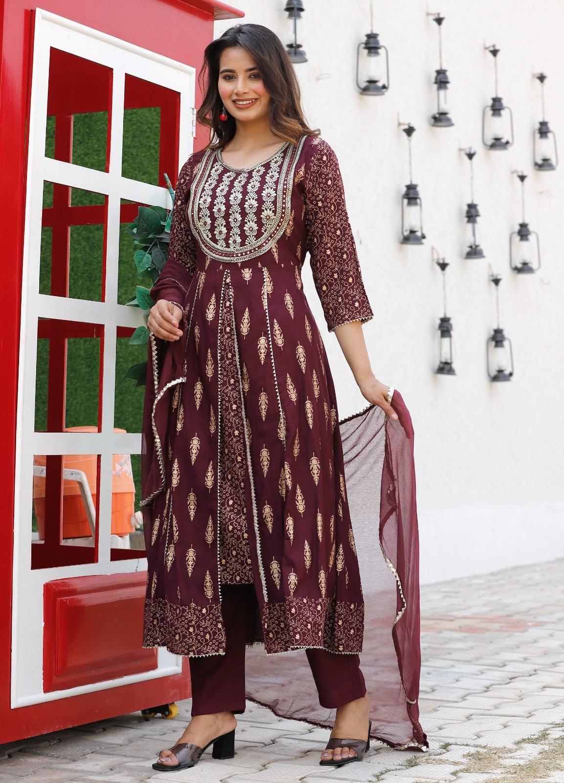Brown embroidery 3-Piece set