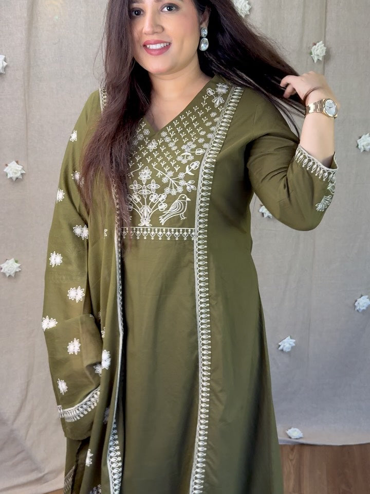Green Embrodery suit set