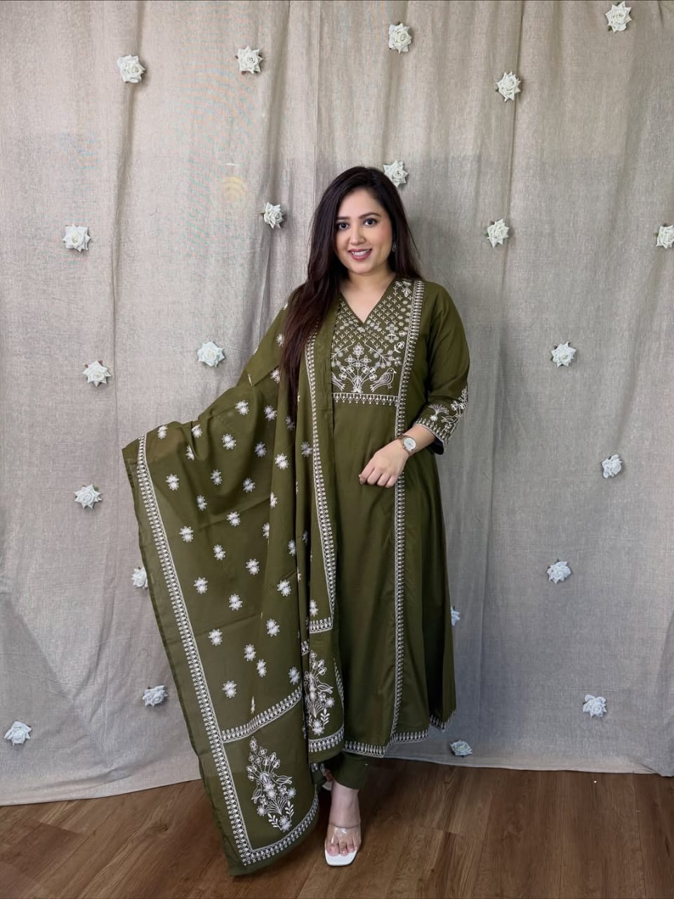 Green Embrodery suit set
