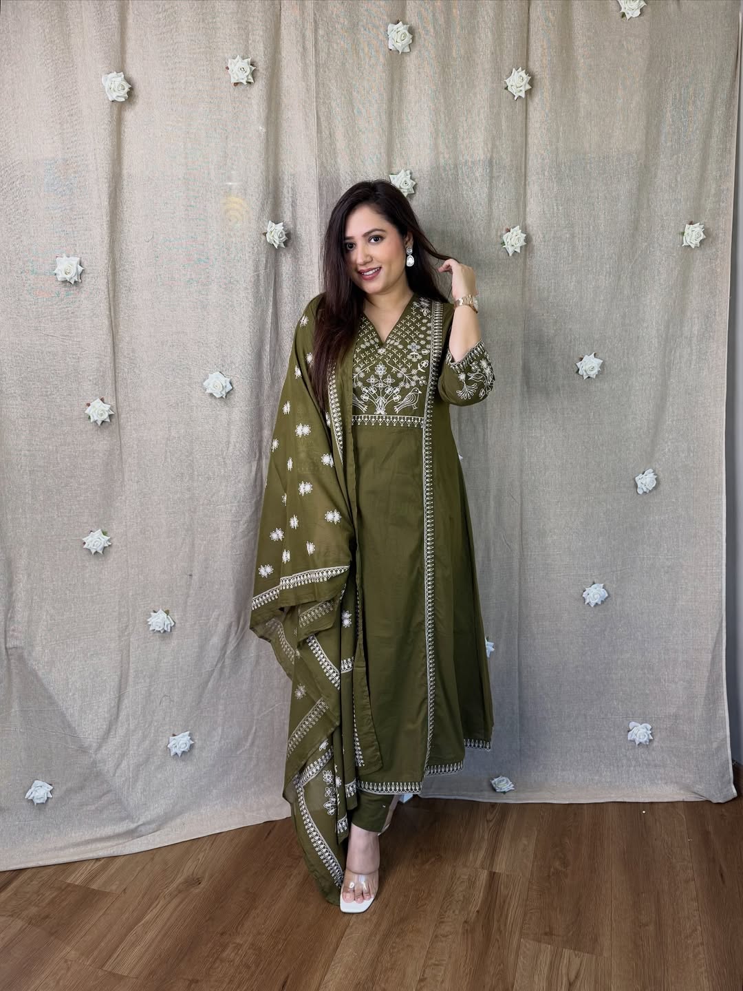 Green Embrodery suit set