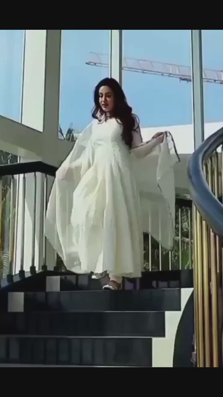 Elegant Off-White Kalidaar Cotton Kurta With Embroidery