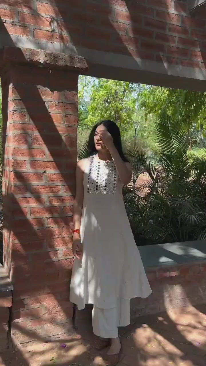 Off-White Sleeveless Abhla Bharat Kurti